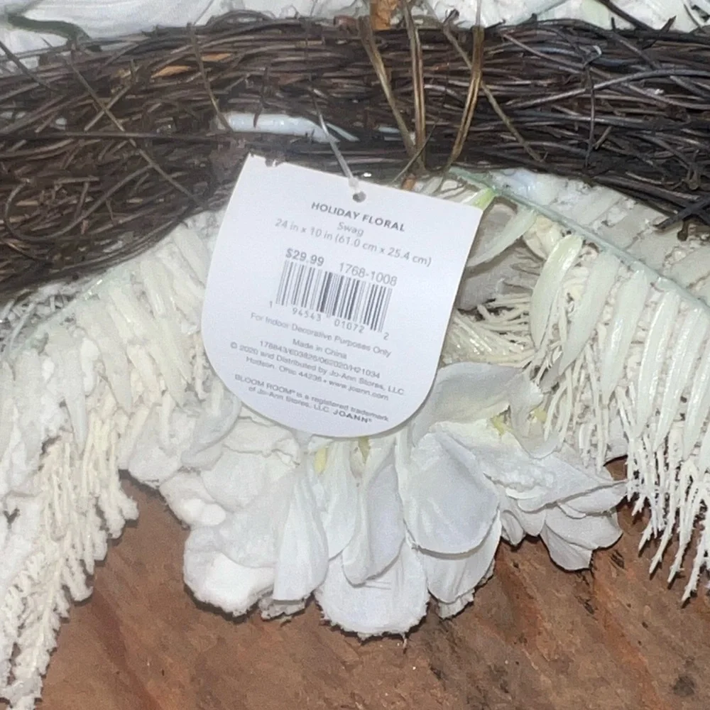Christmas NEW white sparkly wreath curved